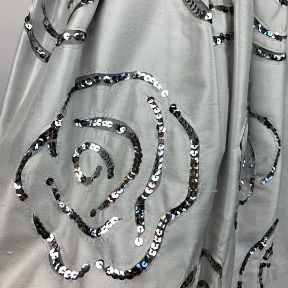 🌟SALE🌟NWT Silver Silk Dress | Size 4 - Picture 9 of 9